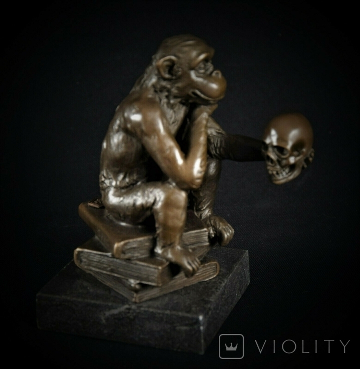 Фигурка Статуэтка Думающая обезьяна с черепом . Бронза . Эволюция . Paris