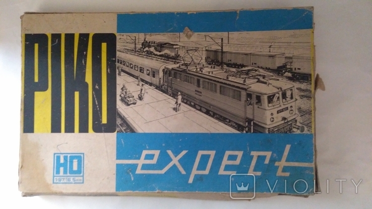 Expert PIKO Starting Railway Kit with E 44 HO 1:87 locomotive.