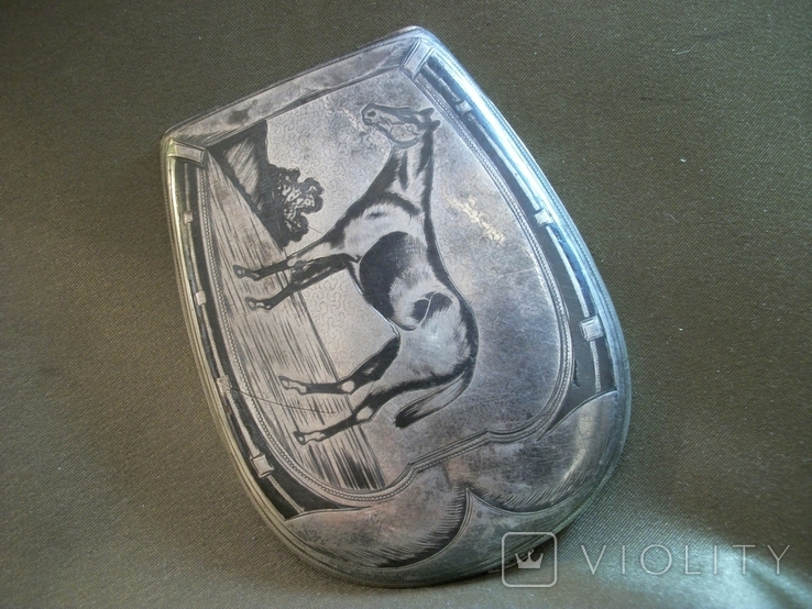 М722 Портсигар в форме подковы. Лошадь. Серебро, чернь, фото №5