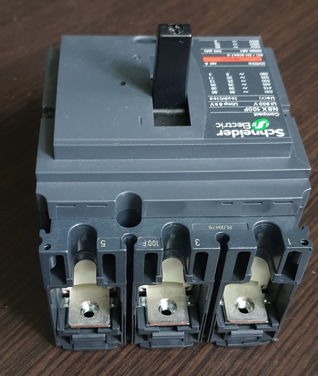 Автоматический выключатель Schneider LV429003, фото №4