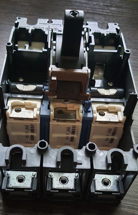 Автоматический выключатель Schneider LV429003, фото №5
