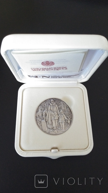 Медаль Ватикана 2022 За мир в Украине, фото №2