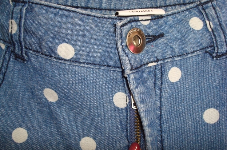 Vero Moda стильные женские короткие шорты легкий джинс в горох 27, фото №7