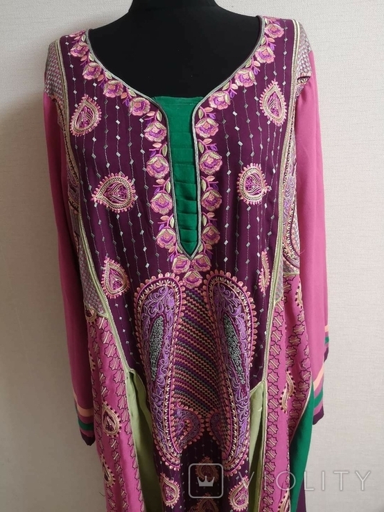Oriental dress with embroidery, photo number 3