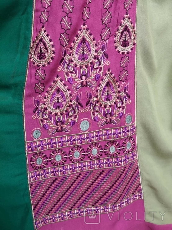 Oriental dress with embroidery, photo number 4