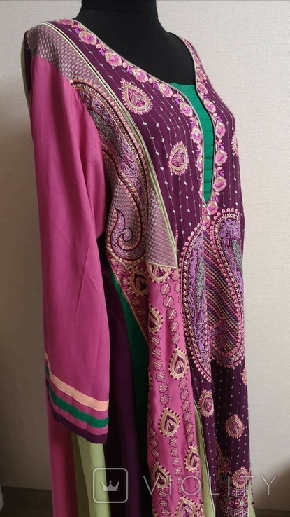 Oriental dress with embroidery, photo number 2