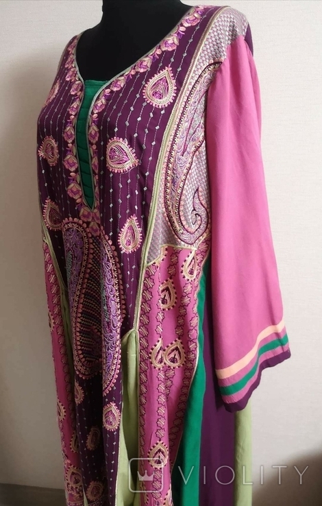 Oriental dress with embroidery, photo number 9