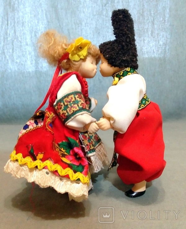 Kissing Couple Porcelain Dolls on Elastic Bands in National Dress, photo number 2