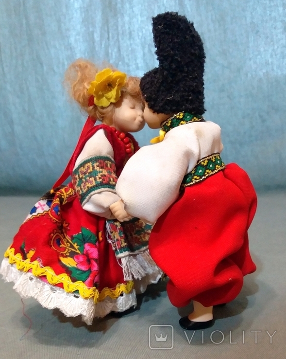 Kissing Couple Porcelain Dolls on Elastic Bands in National Dress, photo number 3