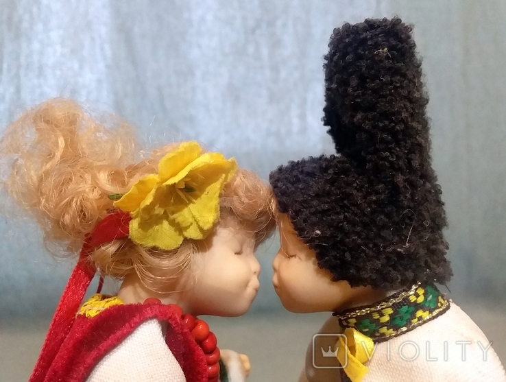 Kissing Couple Porcelain Dolls on Elastic Bands in National Dress, photo number 6