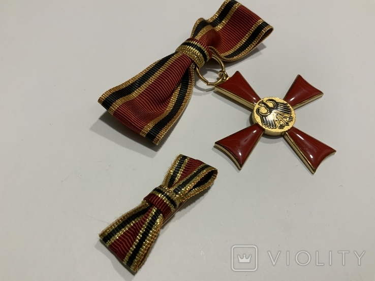 Орден За заслуги перед Федеративною Республікою Німеччина для жінок, фото №3