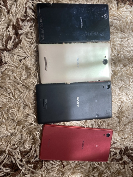 Лот 4 смартфони Sony Xperia