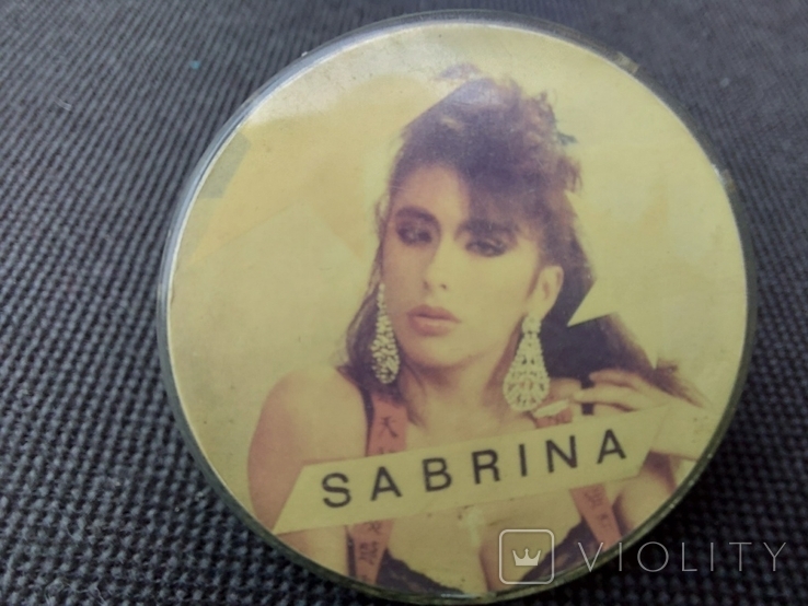 Sabrina Salerno значок популярної у 80х роках італійської співачки, фото №3