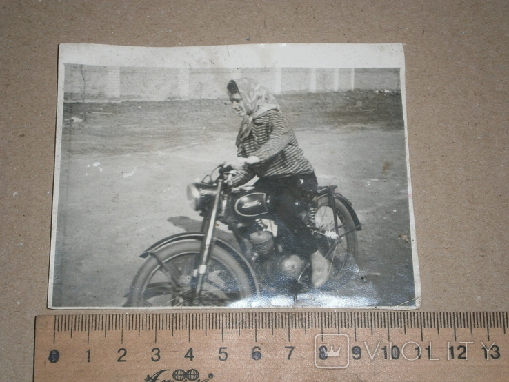 Женщина на мотоцикле, фото №2
