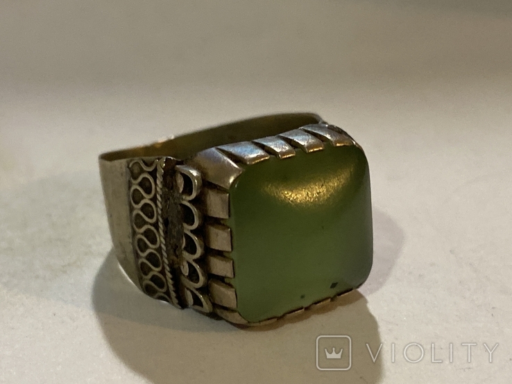 Перстень с зелёным камнем (Ф6)