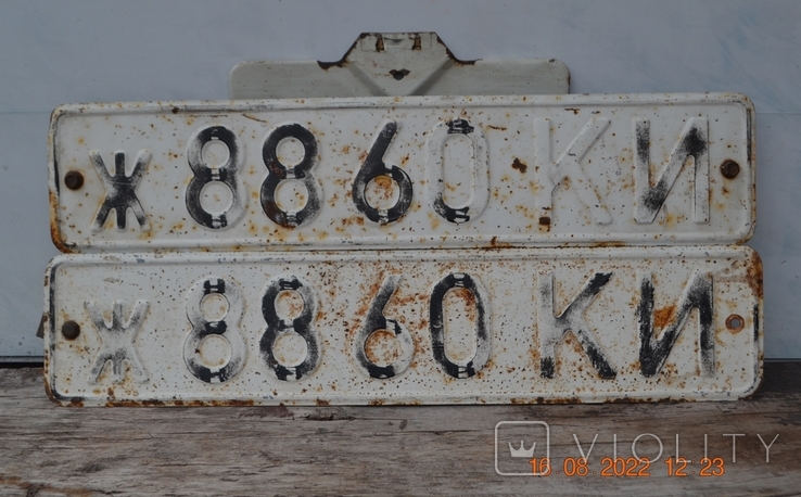 Car number "zh 8860 KI". License plate on the car. Pair. USSR. Iron. From Moskvich-412, photo number 2
