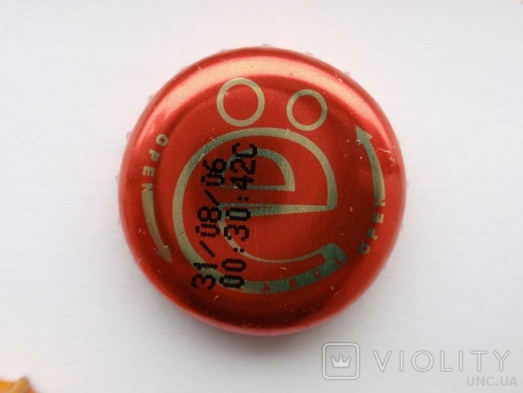 The lid of the low-alcohol drink "e" red (2006)1