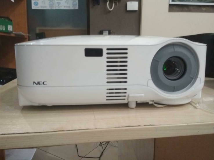 NEC VT48 LCD проектор, фото №2