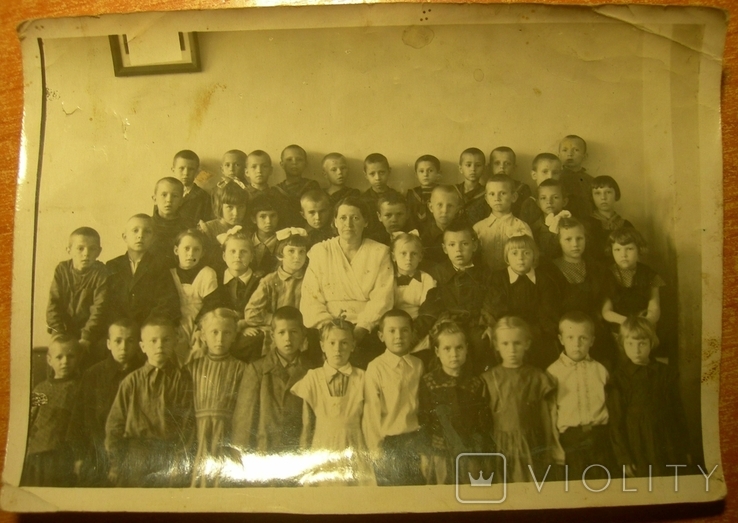 Школьное фото 1950-х с учительницей, интересная особенность, photo number 2