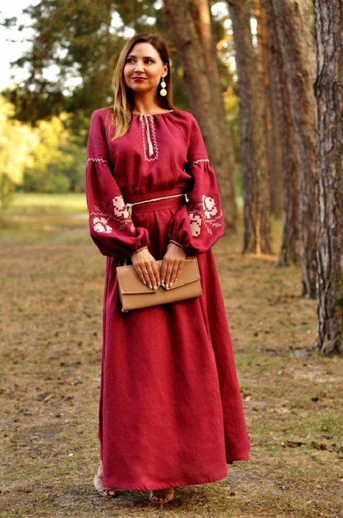 Святкова сукня з вишитими трояндами, фото №2