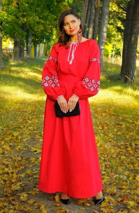 Розкішна червона сукня з вишивкою для вечірнього виходу, фото №2