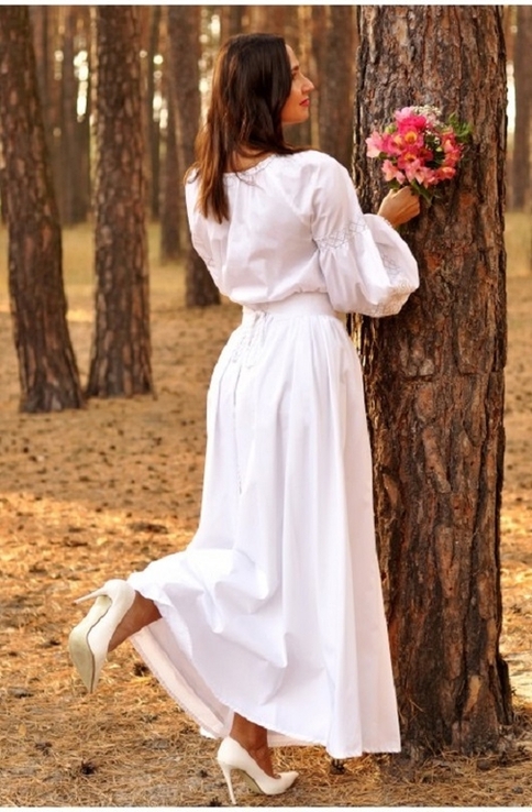 Весільна сукня з натуральної тканини з мереживною вишивкою, фото №3