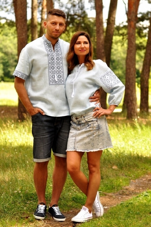 Комплект вишиванок - чоловіча сорочка і жіноча блуза ніжно-блакитного кольору, photo number 2