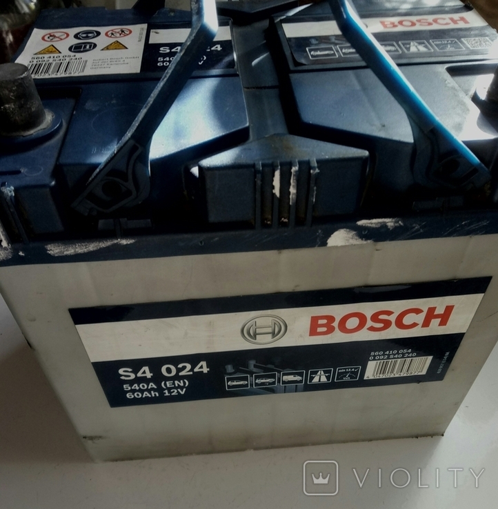  аккумулятор Bosch 12 Вольтовый, внутри жидкость - Violity