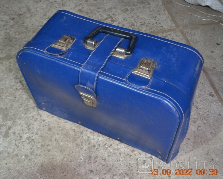 Portable sewing machine "Podolskaya" with manual drive. In a suitcase. From the USSR. Working, photo number 7