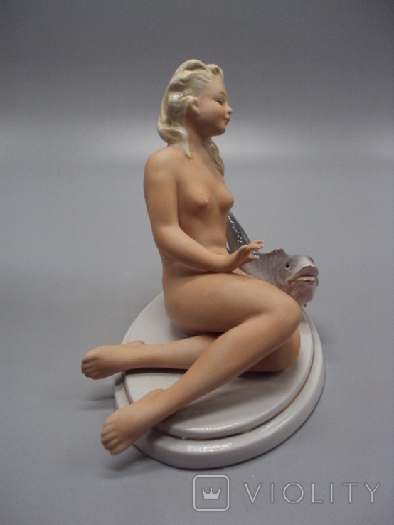 Фигура фарфор статуэтка Германия обнаженная девушка ню сидит с рыбой клеймо HS, фото №8