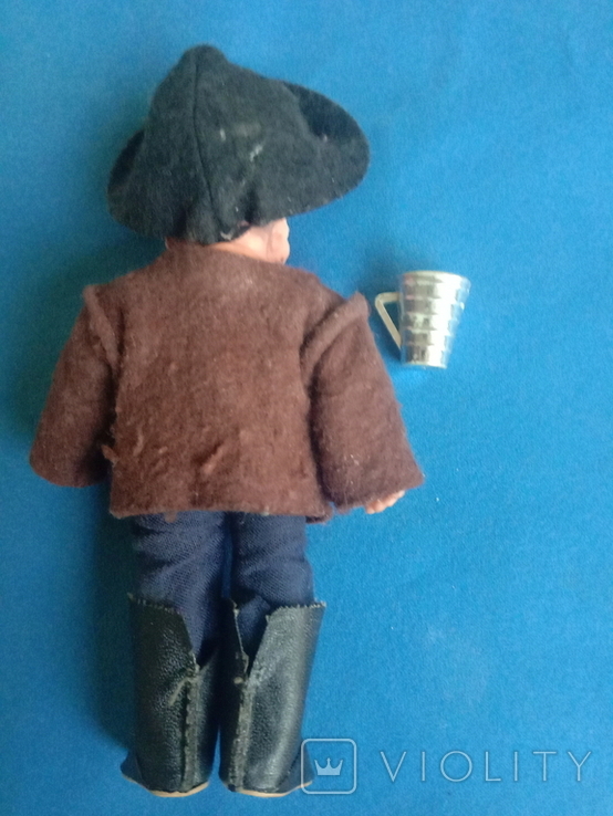 Doll man with a mug of beer., photo number 3