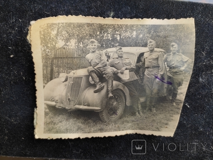 Group photo of servicemen near a captured Audi car., photo number 2