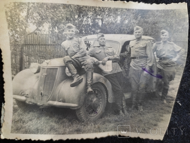 Group photo of servicemen near a captured Audi car., photo number 3