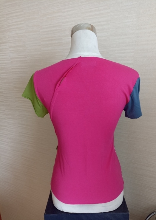 Красивая разноцветная женская футболка интересного пошива, фото №5