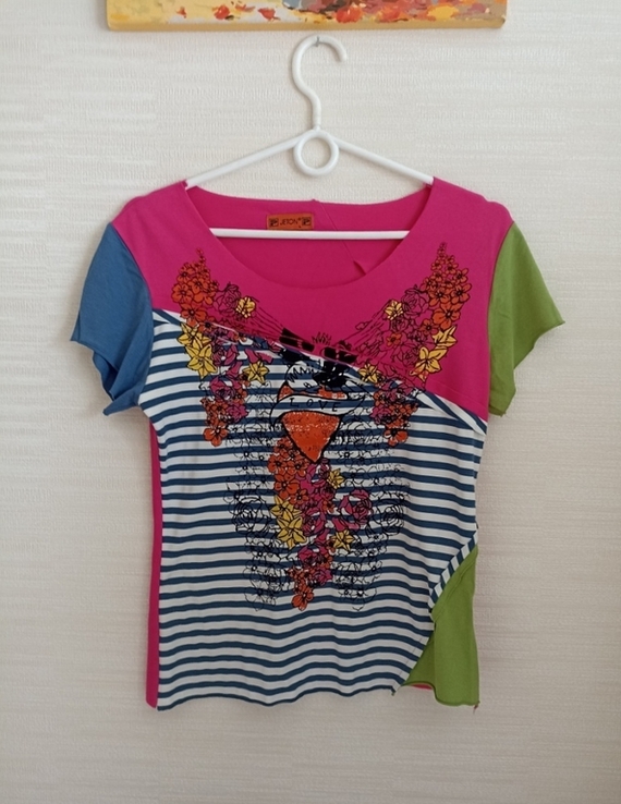 Красивая разноцветная женская футболка интересного пошива, фото №6