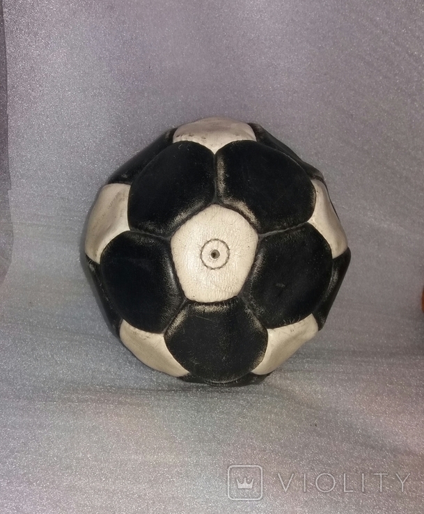 A soccer ball from the past, photo number 3