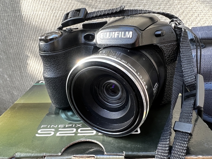 Профессиональный фотоаппарат Fujifilm FinePix S2950 + аккумуляторы с зарядкой + сумочка, фото №3