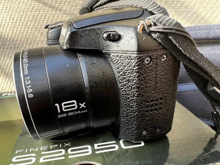 Профессиональный фотоаппарат Fujifilm FinePix S2950 + аккумуляторы с зарядкой + сумочка, фото №4