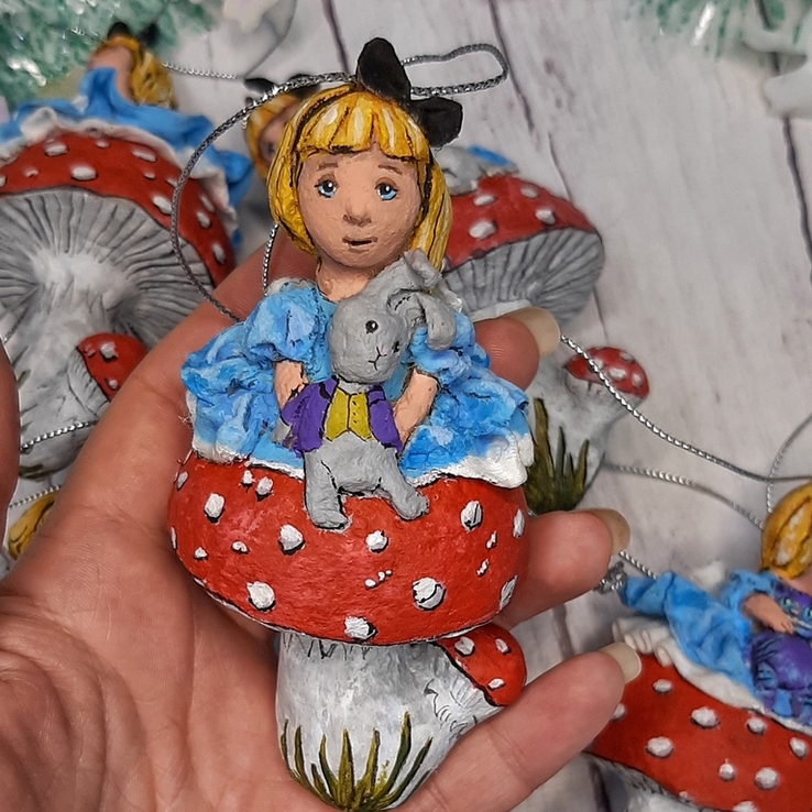 Игрушка на ёлку "Алиса " 9см папье маше. Пять разных Алис, цена за 1 игрушку., фото №3