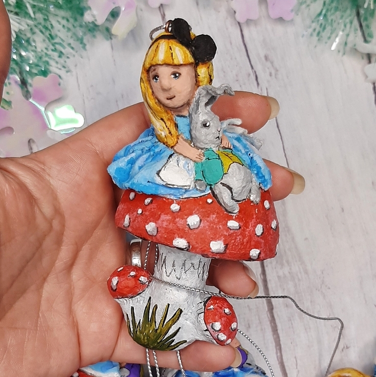 Игрушка на ёлку "Алиса " 9см папье маше. Пять разных Алис, цена за 1 игрушку., фото №5