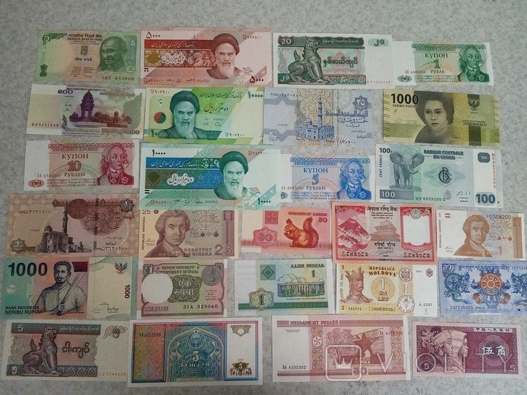 #7 — World – A set of 100 UNC world banknotes are all different, photo number 4