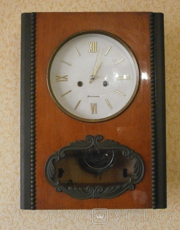 Настінний годинник Янтар з приємним боєм.