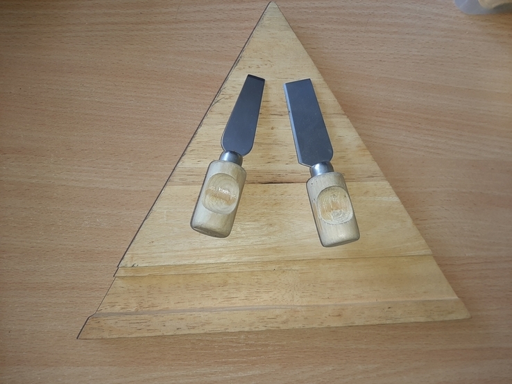 Доска с двумя ножами для сыра, фото №2