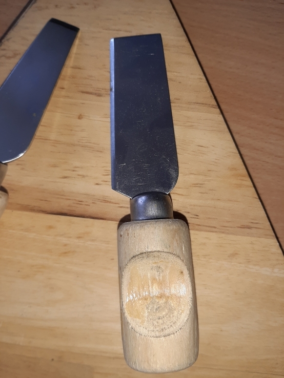 Доска с двумя ножами для сыра, фото №3