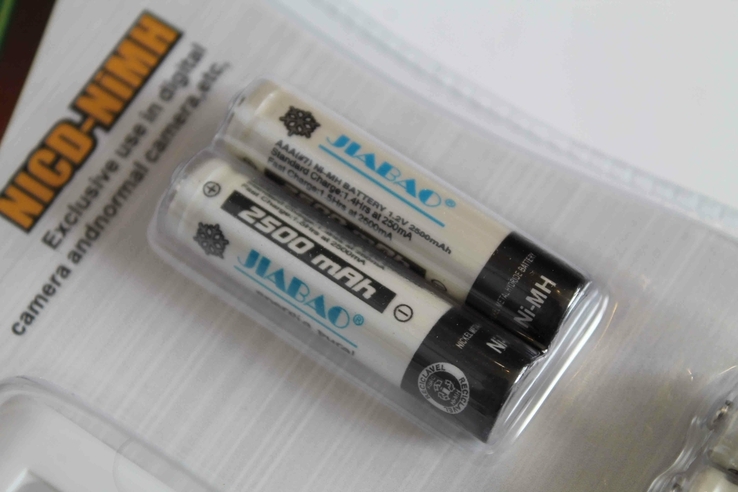 Универсальное зарядное устройство для батареек AAA AA Jiabao + 4 аккумулятора ААА (1353), фото №4