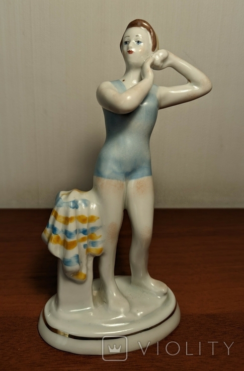 COPY. Figurine "Young bather", photo number 2