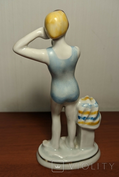 COPY. Figurine "Young bather", photo number 3
