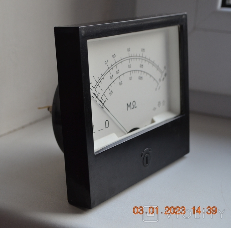 Megohmmeter. The pointing device (relay) of the insulation monitoring device. 1987 model year, photo number 4