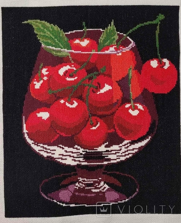 Вишита картина нитками "Чаша з вишнями"
