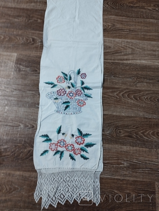 Embroidered towel 132b